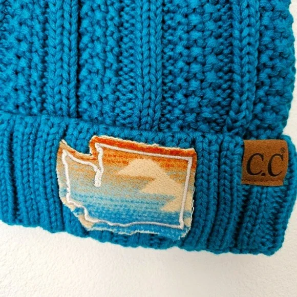 NWT!!! C.C Fleece Lined Cable Knit Faux Fuzzy Cap Cuff Beanie with Pom - Picture 2 of 4